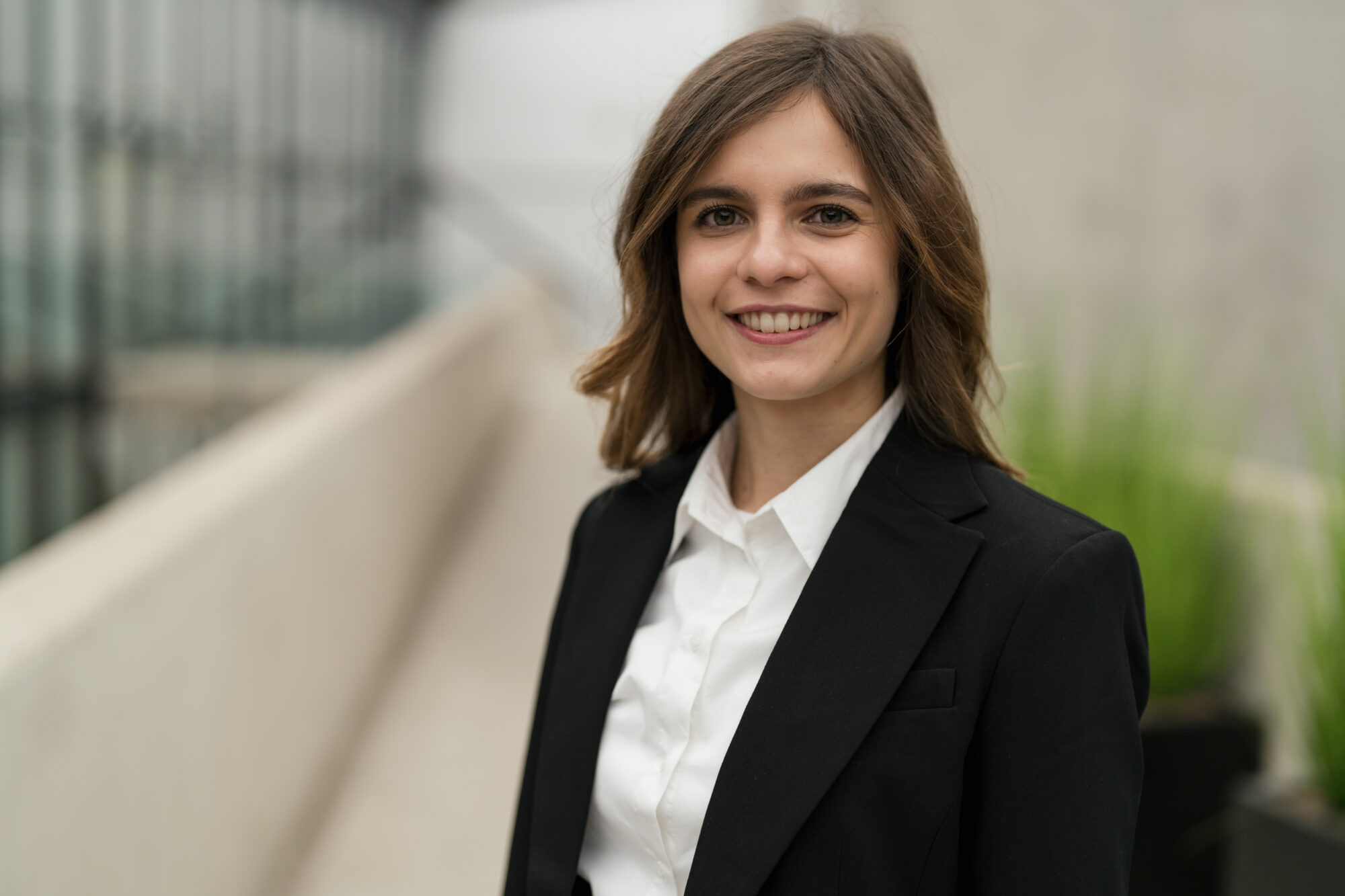 Business Portrait einer Frau – professionelle Fotos für die Unternehmenswebsite