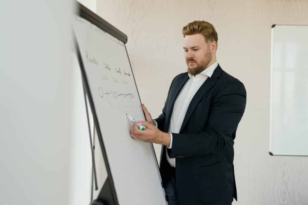 Mitarbeiterfotos Ideen: Die besten Posen und Motive für Dein Unternehmen 2 aeg business 102025 AL109900 e1779867878169