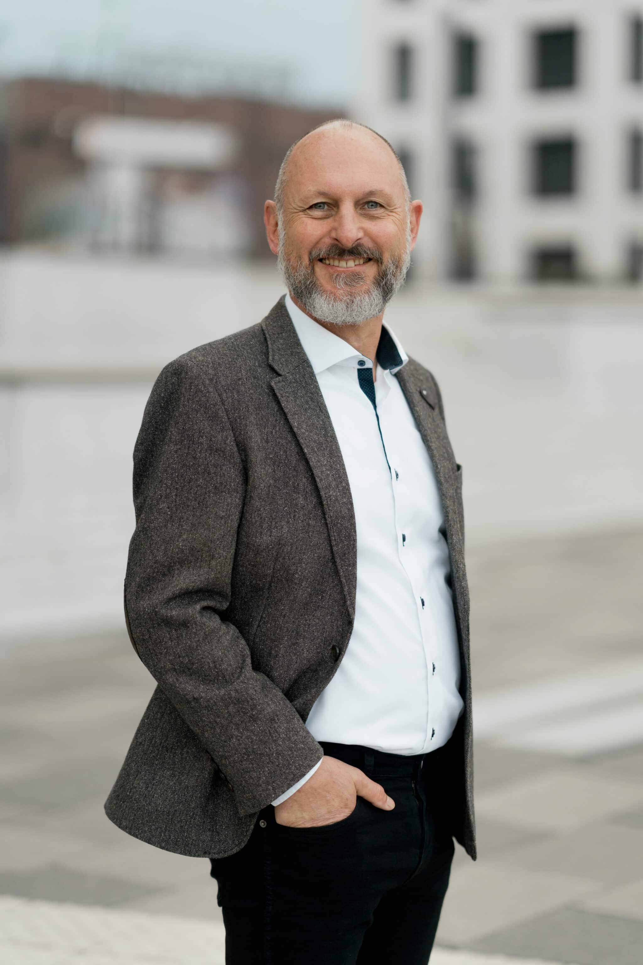 Kleidung beim Business-Fotoshooting: 5 Tipps für ein Ergebnis, das wirklich überzeugt 11 an je business 092025 TK304419 Kopie