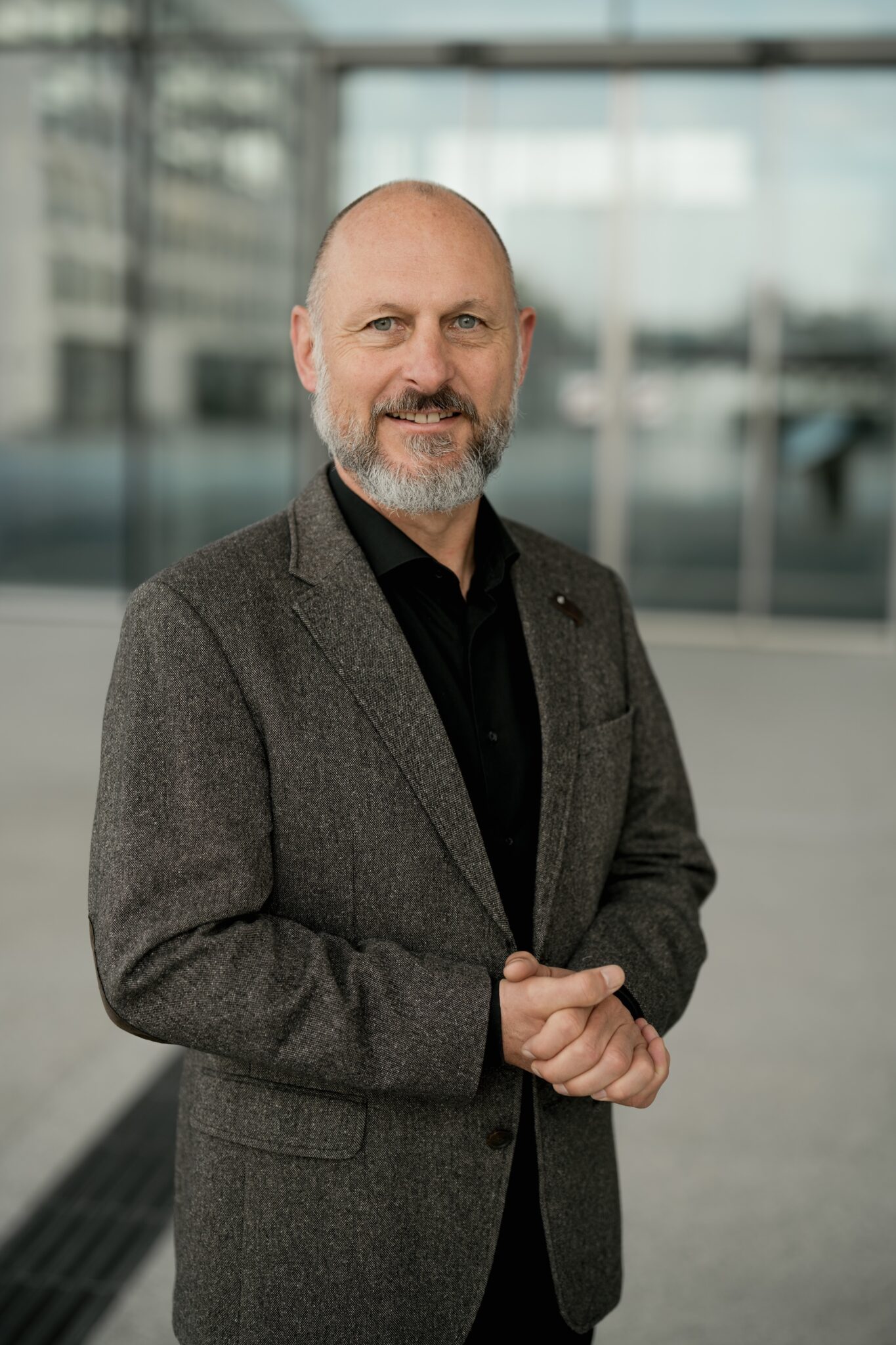 Kleidung beim Business-Fotoshooting: 5 Tipps für ein Ergebnis, das wirklich überzeugt 9 an je business 092025 TK11190 scaled